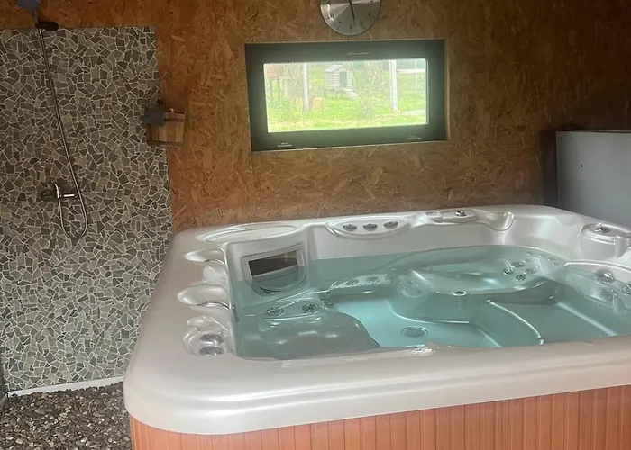 Villa Avec Piscine Et Jacuzzi *